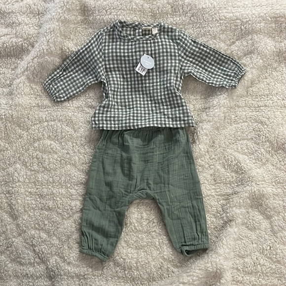 NWT Baby Gap Gauze Two-Piece Outfit Set - Picture 2 of 2